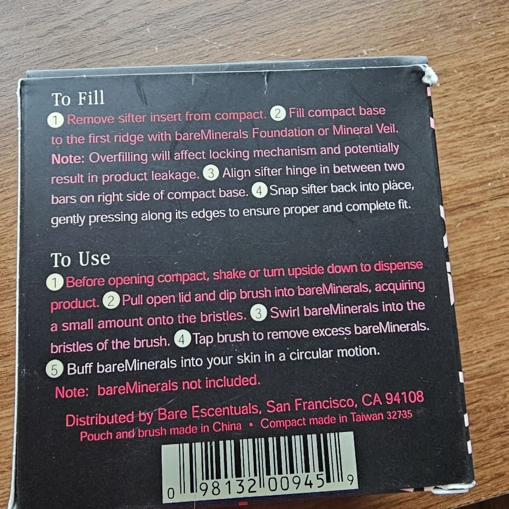 NIB Bare Escentuals Bare Minerals Silver Refillable Compact Beauty On The Go
